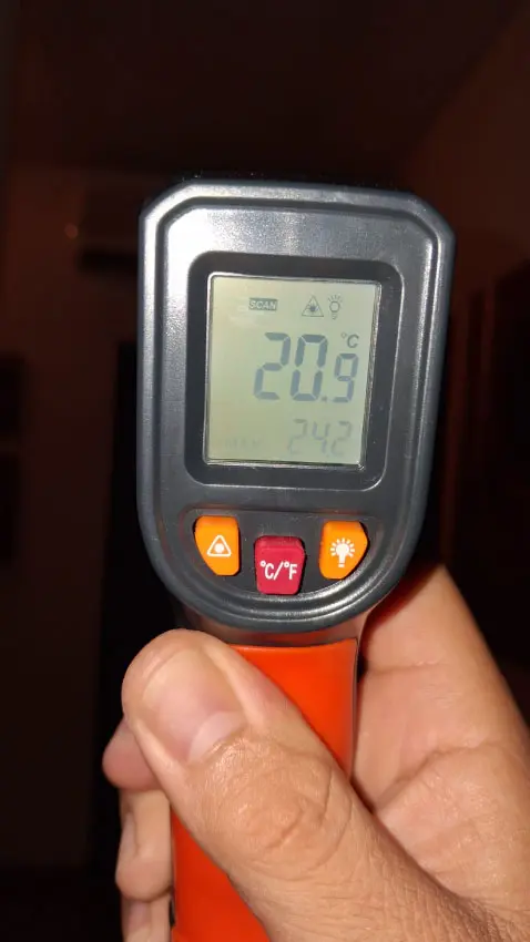 Aire acondicionado LG antes del mantenimiento en Cornellá