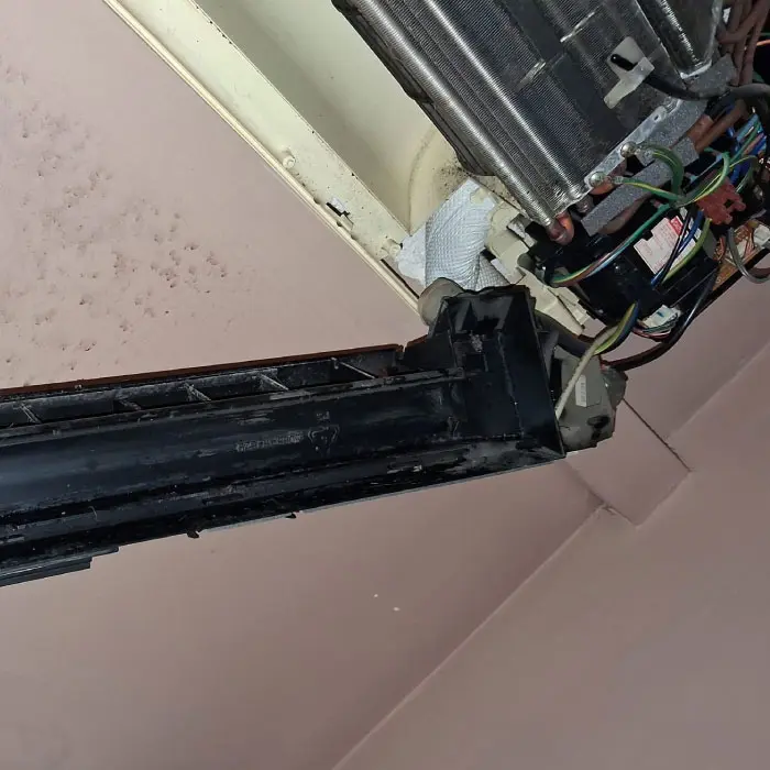Aire acondicionado LG con problema de refrigeración reparado por Electro González en Cornellá