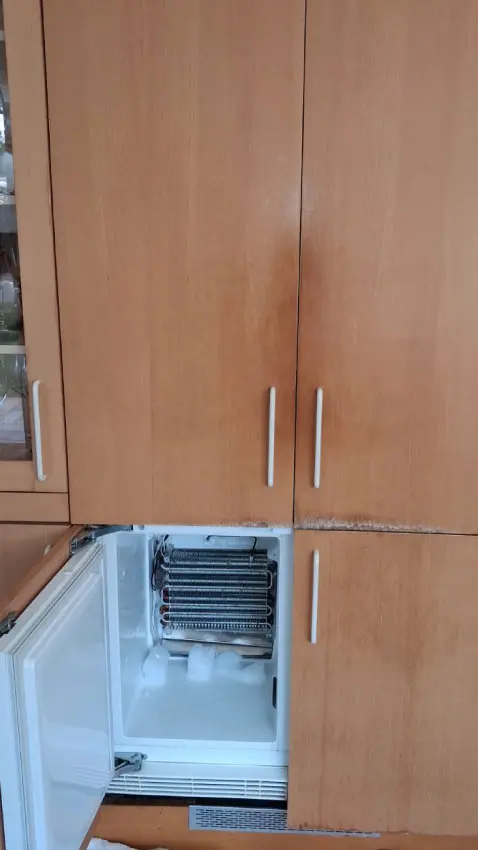 Aplicación de calor controlado sobre el radiador de refrigeración para derretir la escarcha en Hospitalet.