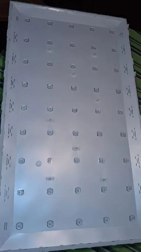 Desmontaje completo de televisor para reparación interna