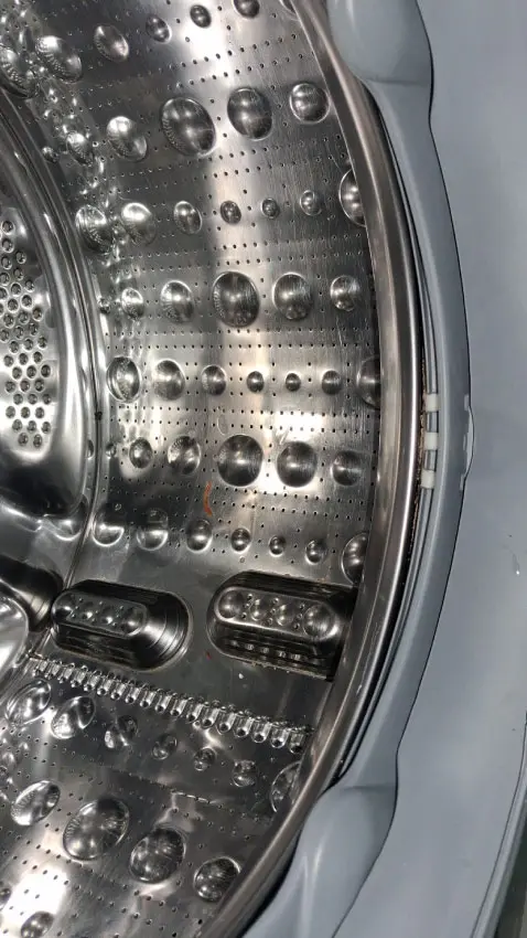 Lavadora reparada funcionando correctamente sin fugas