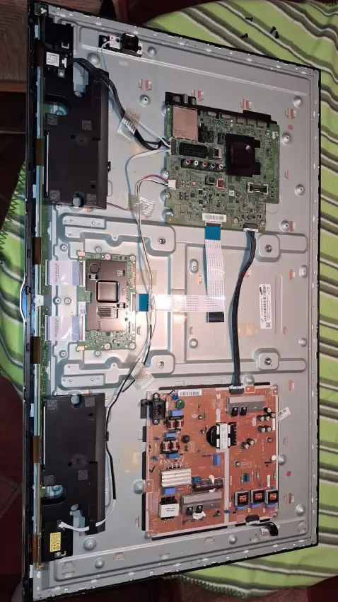 Reparación de LED interno en pantalla de televisor